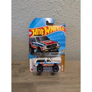Hot Wheels Chevy Blazer 4x4 HW Dirt 3/10 Off-Road Diecast Car New